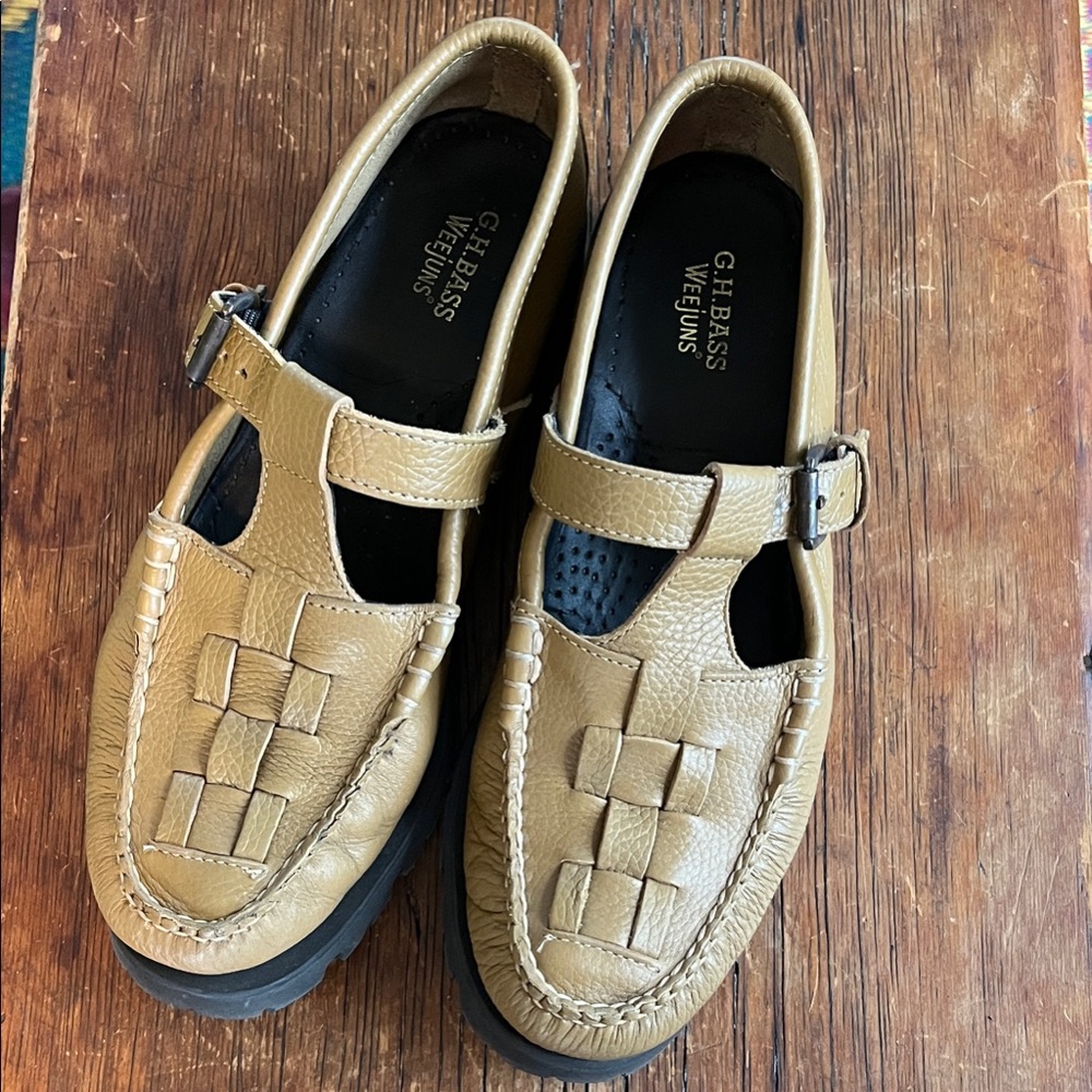 Comfy chic Mary Jane fisherman shoes